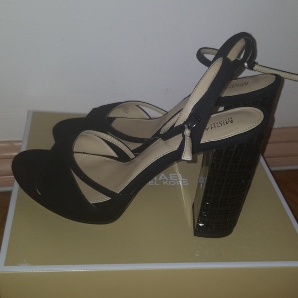 Micheal Kors sandals - Picture 2 of 2